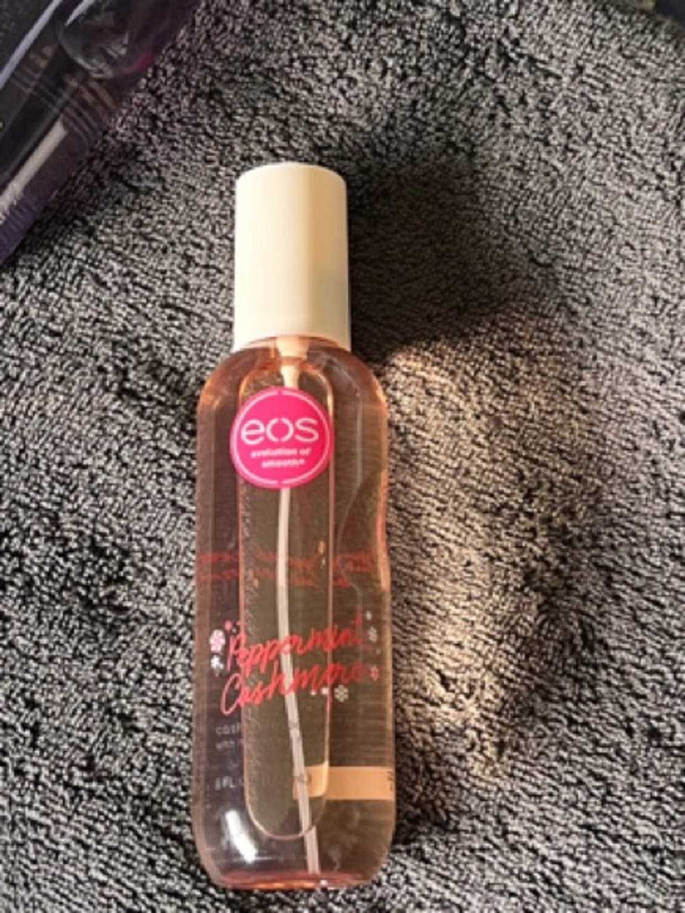 eos Peppermint Cashmere Body Mist with hydrating hyaluronic acid - Picture 3 of 4